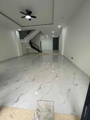 It's the owner of the first floor 3th floor x17 M, Nguyễn Thị Minh Khai