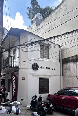 Rent a bedroom. A bathroom. A 45-foot-car alley.