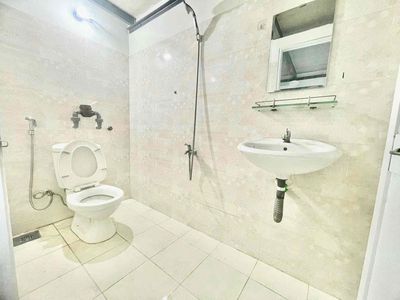 Room 45 M2 7 minutes out of public college.