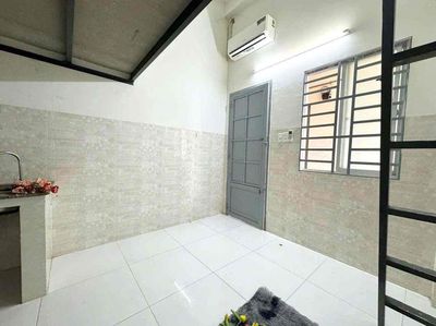 Room 45 M2 7 minutes out of public college.