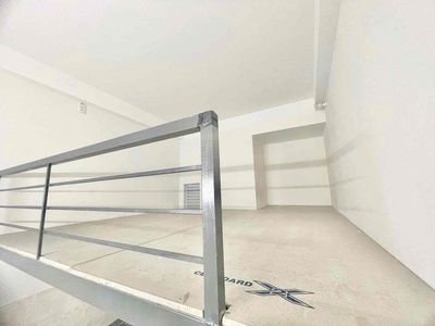 Room 45 M2 7 minutes out of public college.
