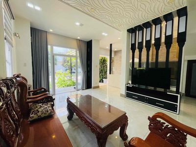 The Villa Park mansion rents 25 million a month.