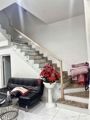 The entire Rio Vista interior house costs 17 million a month.