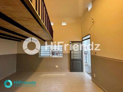 Room with guard-- open balcony-- elevator-- cold - cold - only
