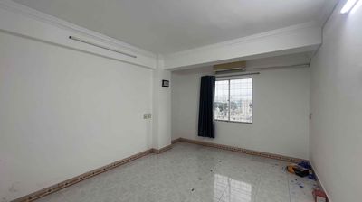 Rent the apartment. Two bedrooms. The river view is 10 million.