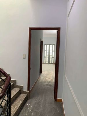 Rent a three-size bedroom across from Bonchen.