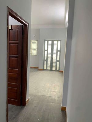 Rent a three-size bedroom across from Bonchen.