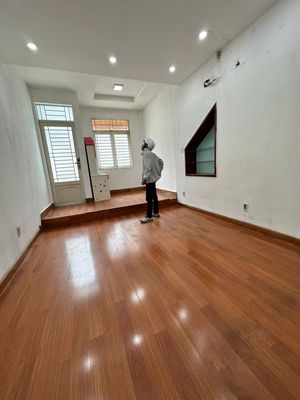 Nguyễn Tri Phương-7.9 district 10-4 x17 m-3. Second floor bedroom 3 toilet- 20 million a month