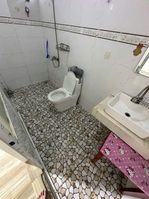 A clean motel costs students.