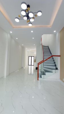 Rent the new house 100% Phạm Văn Chí, 4th floor bedroom 5 toilets, 12.5 million.