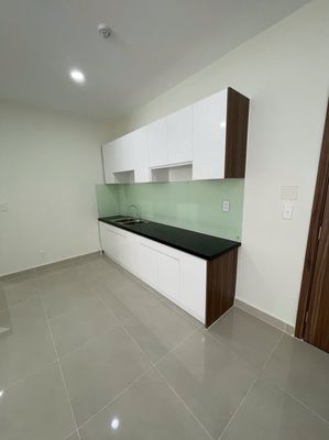 Rent a corner 85 m2 3 bedroom 2 Topaz Elite toilet: 13 million a month. There's a air conditioning.