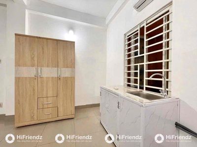 Hire Studio Full interior near the University of Sen