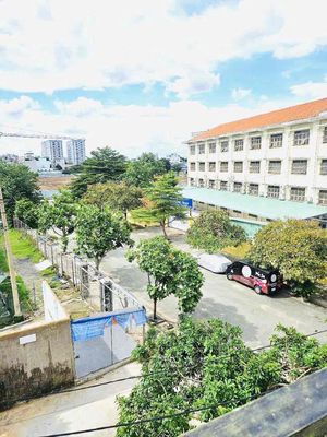 rented a large window window to số 28 Gò Vấp