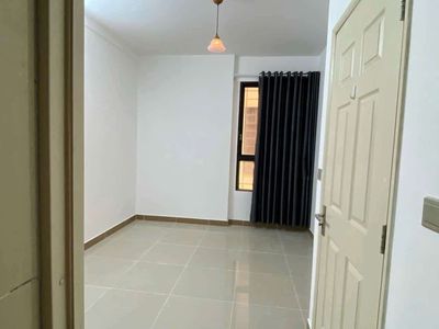 Rent room in apartment seven.
