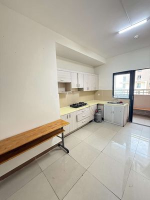 Rent room in apartment seven.