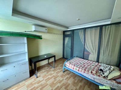 Room in the apartment.