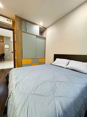 The Samland Airport-3 apartment is full of furniture. 89 m2 costs 16.5 million a month.