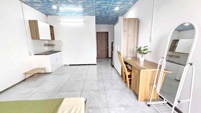At the beginning of September, the room was 45 meters wide, full of furniture in which many people lived.