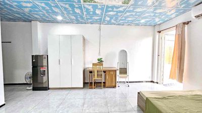 At the beginning of September, the room was 45 meters wide, full of furniture in which many people lived.