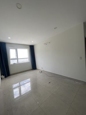 We're renting Topaz Elite -10 million - 70 meters 2 bedrooms 2 toilets - there's curtains - right there