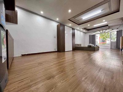 Studio is 40 meters wide right ueh cs B - Nguyễn Tri Phương District 10