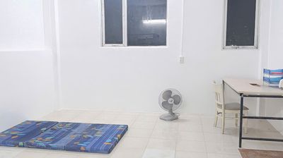 Room 30 meters 2 3 3 South Long District 9, private bathroom/ air conditioning, window