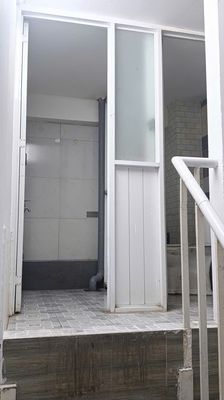 The new 12 meters 3 blocks south of Long, Q.9, now free, not joint.
