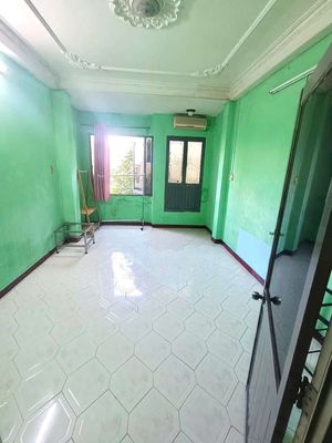 Rent a five-yard-wide five-foot-two-wide motel.