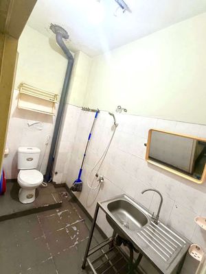 Rent a five-yard-wide five-foot-two-wide motel.