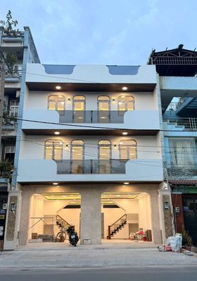 Rent a new house, build a cash front on east 9 x 18.