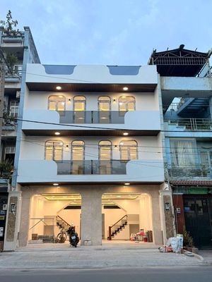 Rent a new house, build a cash front on east 9 x 18.