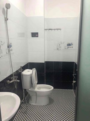 Rent a house 42 million a month, rent the house to 8 rooms 8 toilets, air conditioning.