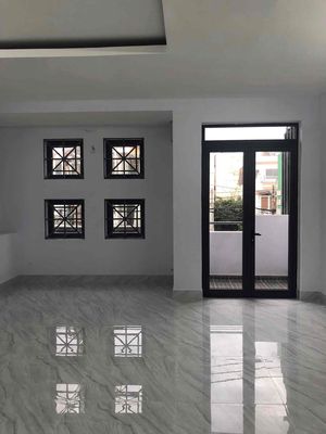 Rent a house 42 million a month, rent the house to 8 rooms 8 toilets, air conditioning.