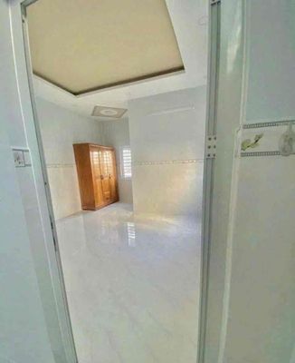 New house, 4 x 12 meters wide, 1 M 2nd floor, 3 P. Sleep & in a clear, OK park