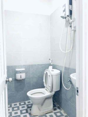 New house, 4 x 12 meters wide, 1 M 2nd floor, 3 P. Sleep & in a clear, OK park