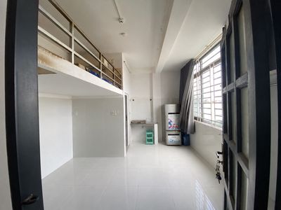 The owner rented the corner of two windows--at Gò Vấp