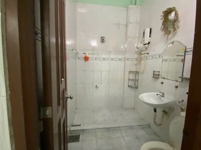 Rent house 5 x20 meters. Sh. 4.2 bedrooms.