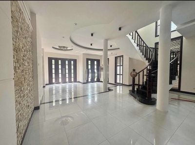 Next door to AK 8 x 20 meters 4th floor 7 bedroom is right there