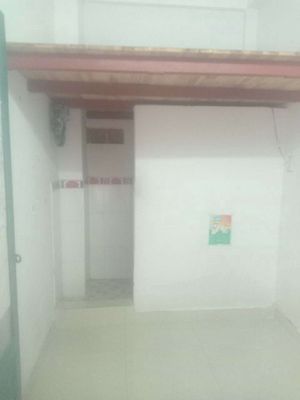 Cheap room, private toilet, private water, near the market, there's the internet.