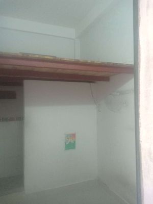 Cheap room, private toilet, private water, near the market, there's the internet.