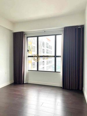 - I have three bedrooms. - The Sun Avenue.