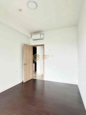 - I have three bedrooms. - The Sun Avenue.