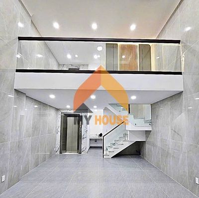 Anheh Street 5 x 10 meters with a 30 million elevator.