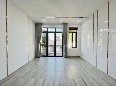 Hot second area- 182 E Lê Văn Sỹ, bedroom - area 5 x21, new building.