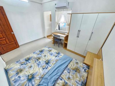 Private washing machine room, open sky windows, free two cars.