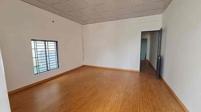 Near the market for three bedrooms, two toilets, group of friends, family at Krissi online.