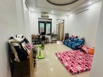 Rent room Full Seven, right on the road.