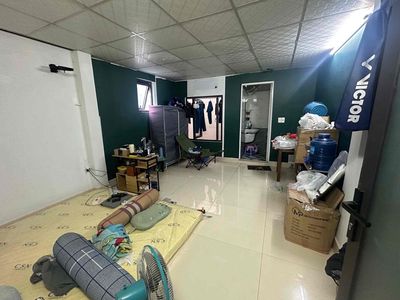 Rent room Full Seven, right on the road.