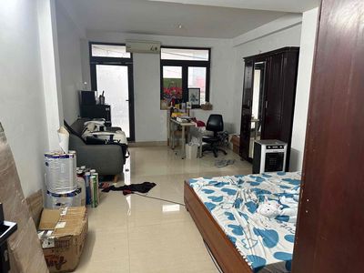 Rent room Full Seven, right on the road.