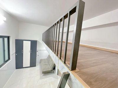 Pass service apartment, move to the top of t9.